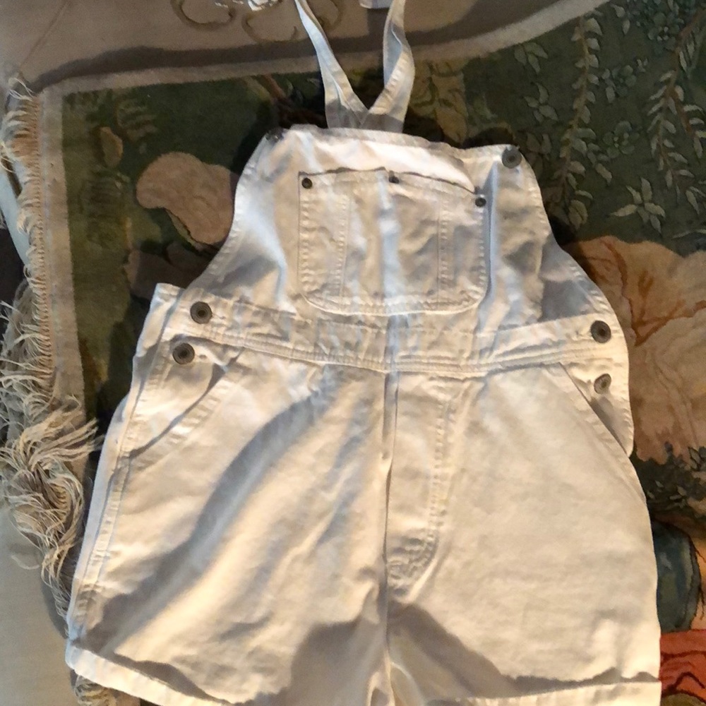 Excellent condition, one buckle is missing
